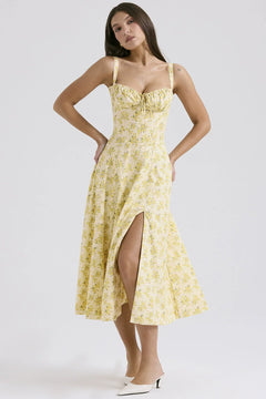 Damen Midikleid mit Herzausschnitt und breiten Trägern mit Ziernähten am Oberteil und Blumenmuster in Gelb