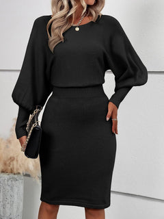 Damen strickkleid mit rundhalsausschnitt ballonärmeln und midilänge in Schwarz