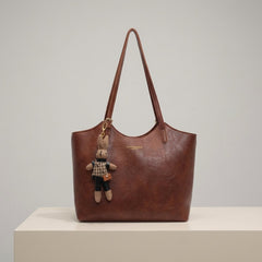 Mia | Damen Veganleder Tote Bag Schultertasche mit Plüsch-Anhänger in Braun