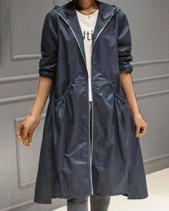 Charlotte | Damen Wasserabweisender Langer Kapuzen-Trenchcoat aus Polyester in Marineblau