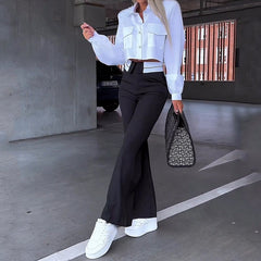 Damen Zweiteiliges Set mit Crop-Bluse Hemdkragen Brusttaschen und Schlaghose mit hohem Bund in Schwarz