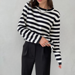 Dagmar - Elegantes gestreiftes T-Shirt - Leichter Stoff in Schwarz