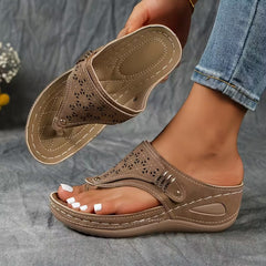 Ysola - Softtouch-Keilsandalen in Braun