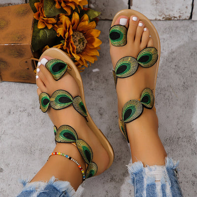 Reina® | Modische flache Sandalen mit Pfauenstickerei-Muster