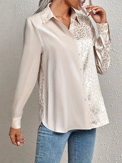 Mira | Schicke Bluse mit Leopardenmuster und Knopfleiste in Aprikose