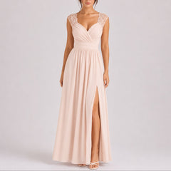 Amelie | Elegantes Spitzen-Maxi-Kleid für Hochzeitsgäste im Herbst in Beige