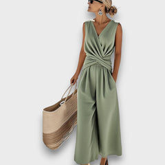 Selena – Sommerlicher Jumpsuit ohne Ärmel in Sage Green