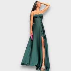 Victoria – Schulterfreies Abendkleid mit Rückenschnürung in Grün