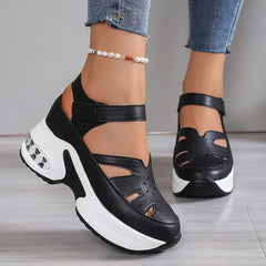 Taniae - gepolsterte orthopädische Keilsandalen in Schwarz