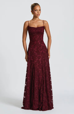 Veya - Glänzendes Abendkleid in Kirschlack