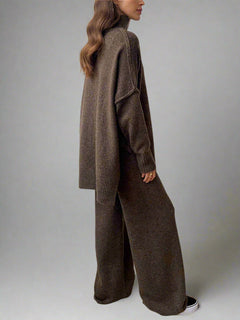 Hedda | Turtleneck Lounge Set mit Weitbein-Hose in Braun