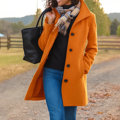 Helga | Klassischer Wintermantel mit Knopfleiste in Orange