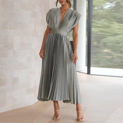 Amara Yazmin - Plisseekleid in Grau
