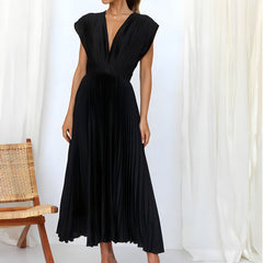 Amara Yazmin - Plisseekleid in Schwarz