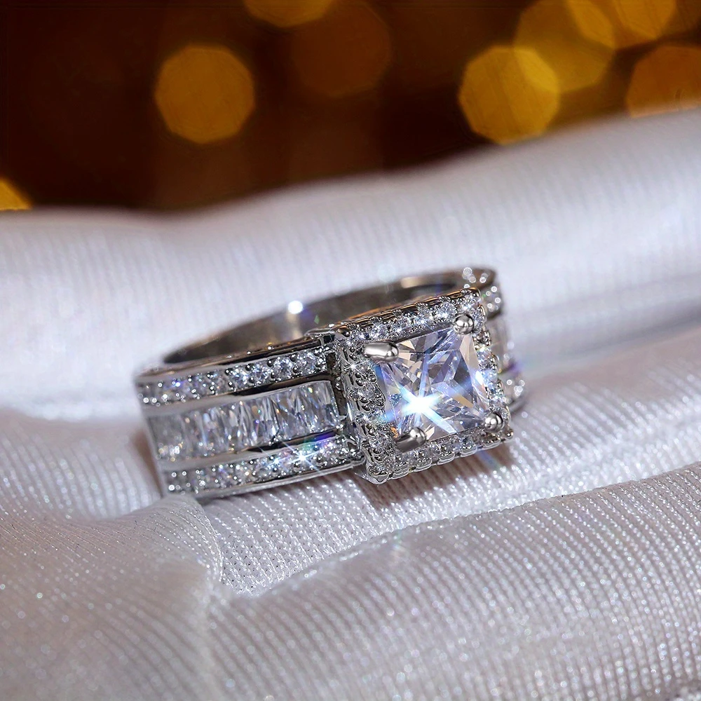 Ring aus kubischem Brillantkristall