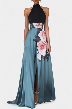 Radmila A-Linienkleid mit schwarzem Oberteil und blumigem Rock in Kontrastfarben in Blau