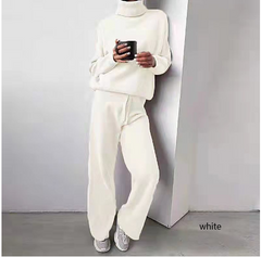 Zweiteiliges Pullover und Hosen Set in Weiß