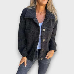Yarila – Kuschelige Jacke in Schwarz