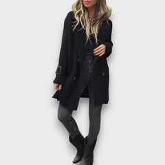 Mirela – Eleganter Strickmantel in Schwarz