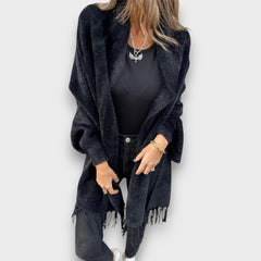 Meliora – Elegante Strickjacke mit Fransen in Schwarz