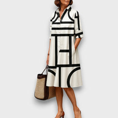 Liorah – Hemdblusenkleid mit Grafikmuster in Weiß