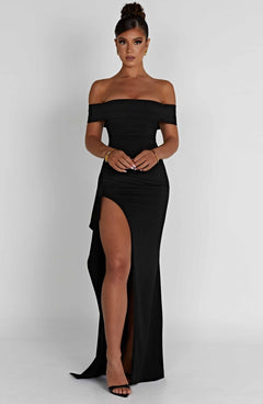 Alice | Langes Kleid mit Schlitz Schultern Frei in Schwarz