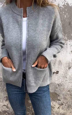 Mila | Strickjacke mit Reißverschluss und Tasche in Grau
