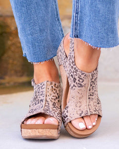 Keilabsatz Ledersandale für Damen in Leopard