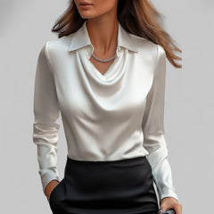 Theresa | Elegante Wasserfall Satinbluse in Weiß