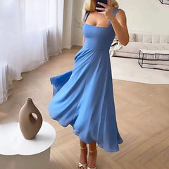 Kristina | Ärmelloses Midikleid mit eckigem Ausschnitt in Blau