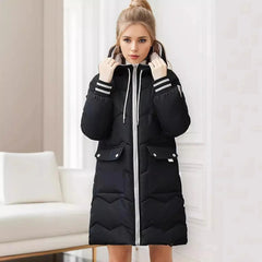 Lange warme Winterjacke mit Kapuze - Heike in Schwarz