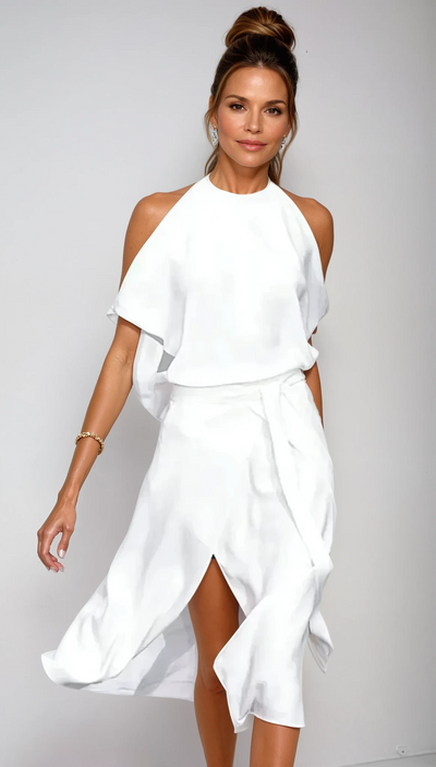 Akira - Elegantes Kleid mit modischen Schulterausschnitten.