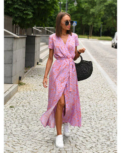 Zayvia - Figurformendes Soft-Touch-Kleid mit V-Ausschnitt in Hellpink