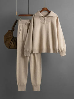 Warmer gestrickter Damen-Trainingsanzug in Khaki