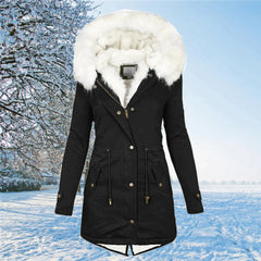 Toya - Der neue Parka Jacke mit Kapuze und Fellfutter in Übergröße in Schwarz