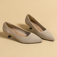 Solvei | Damen Kitten Heel Pumps Spitze Zehenpartie in Beige
