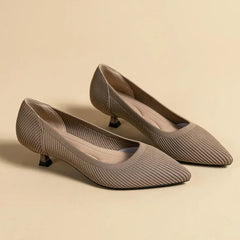 Solvei | Damen Kitten Heel Pumps Spitze Zehenpartie in Khaki