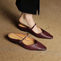 Nora | Spitze Leder-Mules mit Riemchen in Braun
