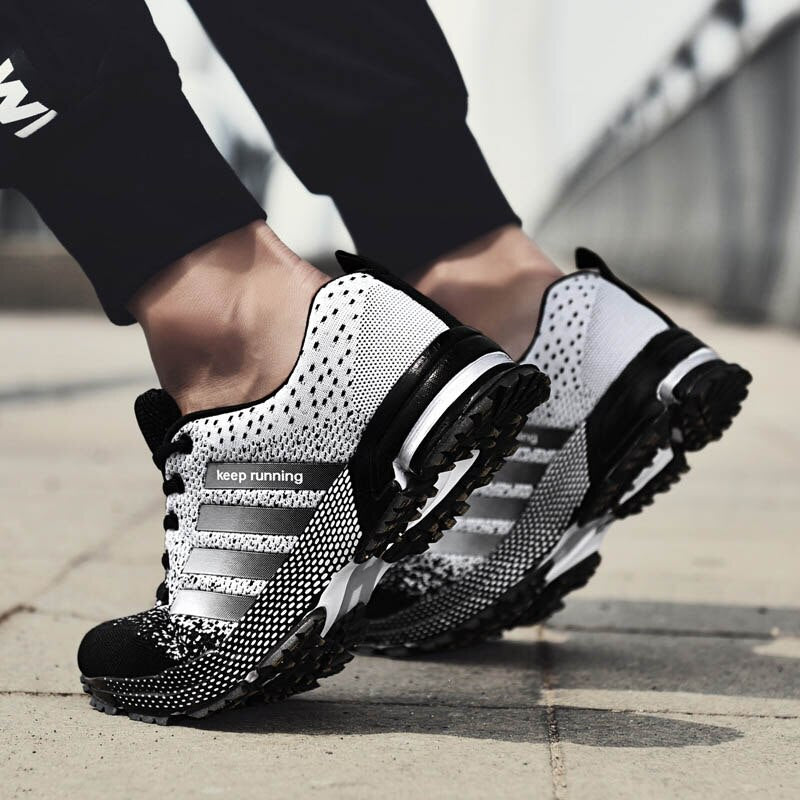 Gestreifte Mesh-Laufschuhe für Herren