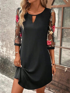 Razel | Spitzenkleid mit Blumenstickerei in Schwarz