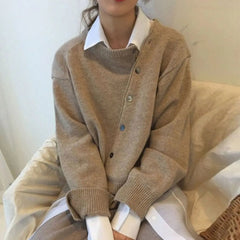 Asymmetrische Damen Strickjacke mit Knöpfen in Braun
