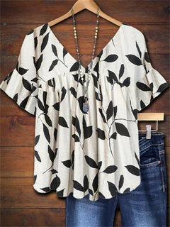 Serenity | Damen Blatt-Print V-Ausschnitt Kurzarm Bluse in Weiß