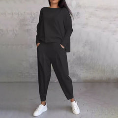 CELIA - SET AUS SWEATSHIRT UND GERADER JOGGINGHOSE in Schwarz
