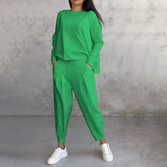 CELIA - SET AUS SWEATSHIRT UND GERADER JOGGINGHOSE in Grün