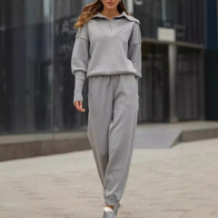 MIREIA - SET AUS PULLOVER UND LOCKERER HOSE in Grau