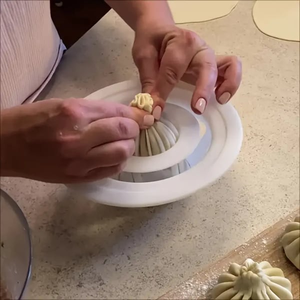 KnödelPresse™ Macht Knödel Schnell
