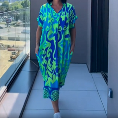 Yunae - Leichtes Printkleid mit V-Ausschnitt in Grün