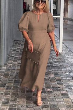 "Natalia | Zeitloses Eleganzkleid" could be rewritten as "Natalia | Klassisches Eleganzkleid". in Khaki