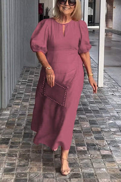 "Natalia | Zeitloses Eleganzkleid" could be rewritten as "Natalia | Klassisches Eleganzkleid". in Dunkelrosa