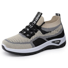 Xarae - leichte, gedämpfte Laufschuhe mit Schnürung in Schwarz